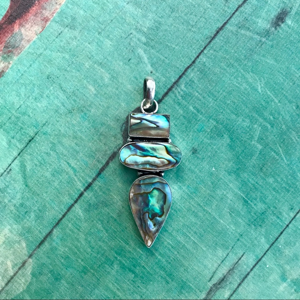 ·{Sterling Silver}· pendant with abalone